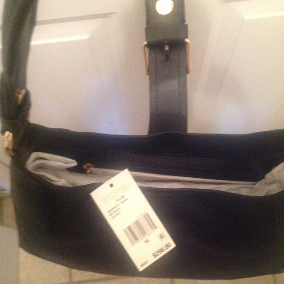 Ladies Michael Kors purse - Picture 4 of 9